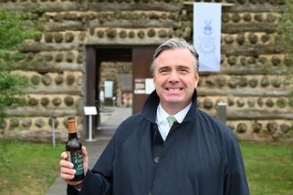 Podporují Rusko, lhal o učitelích z Klatovska šéf bruselské nadace a chtěl jejich vyhazov. Má podmínku - Novinky